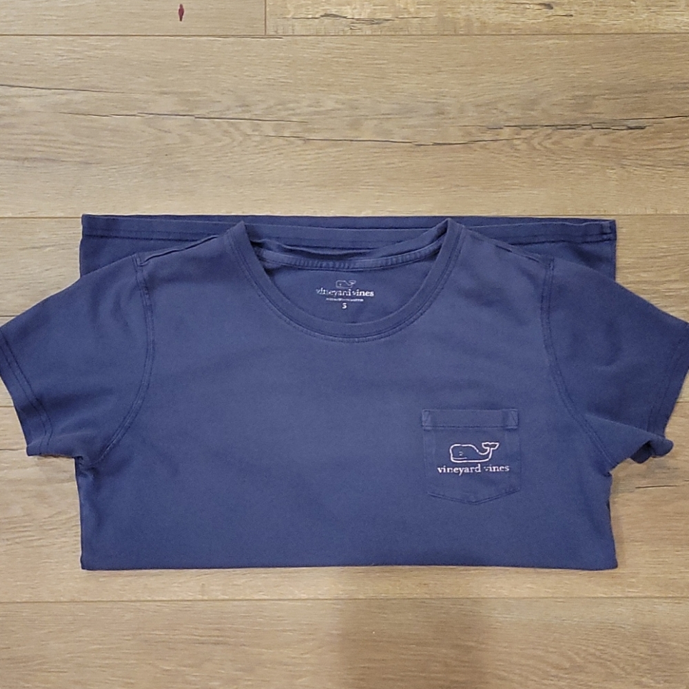 Wale Vinyard Vines short sleeve tee shirt.